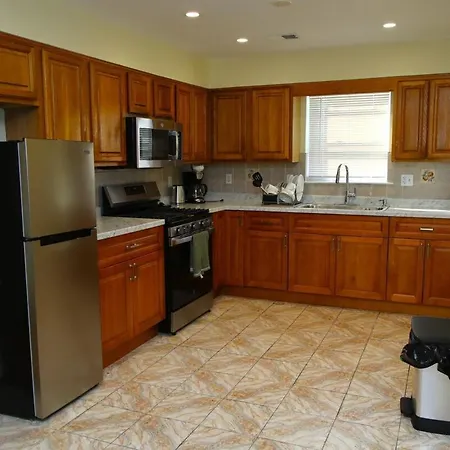 Spacious 3 Bedroom, 15 Min To Ewr Airport And Parks Newark Exterior photo