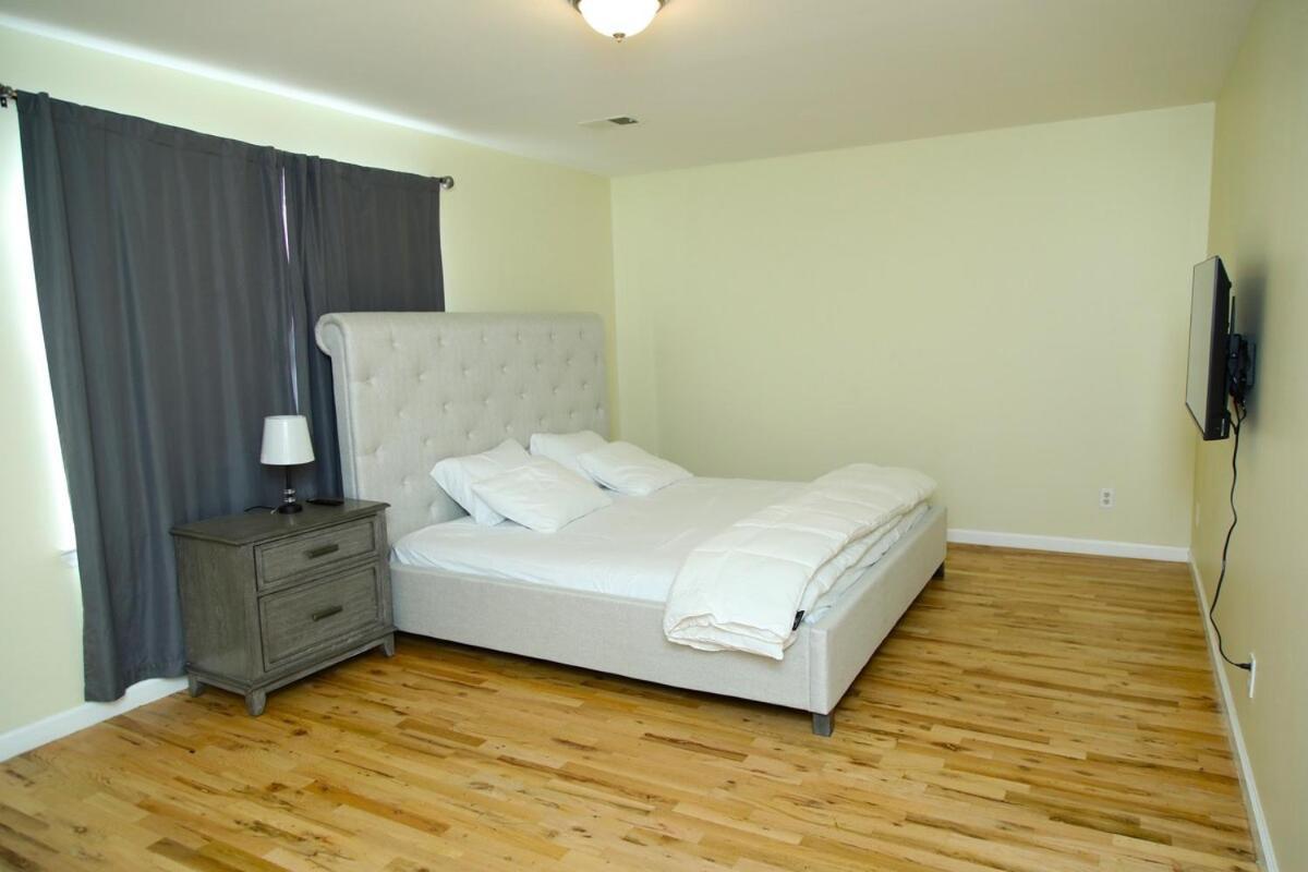 Spacious 3 Bedroom, 15 Min To Ewr Airport And Parks Appartement Newark