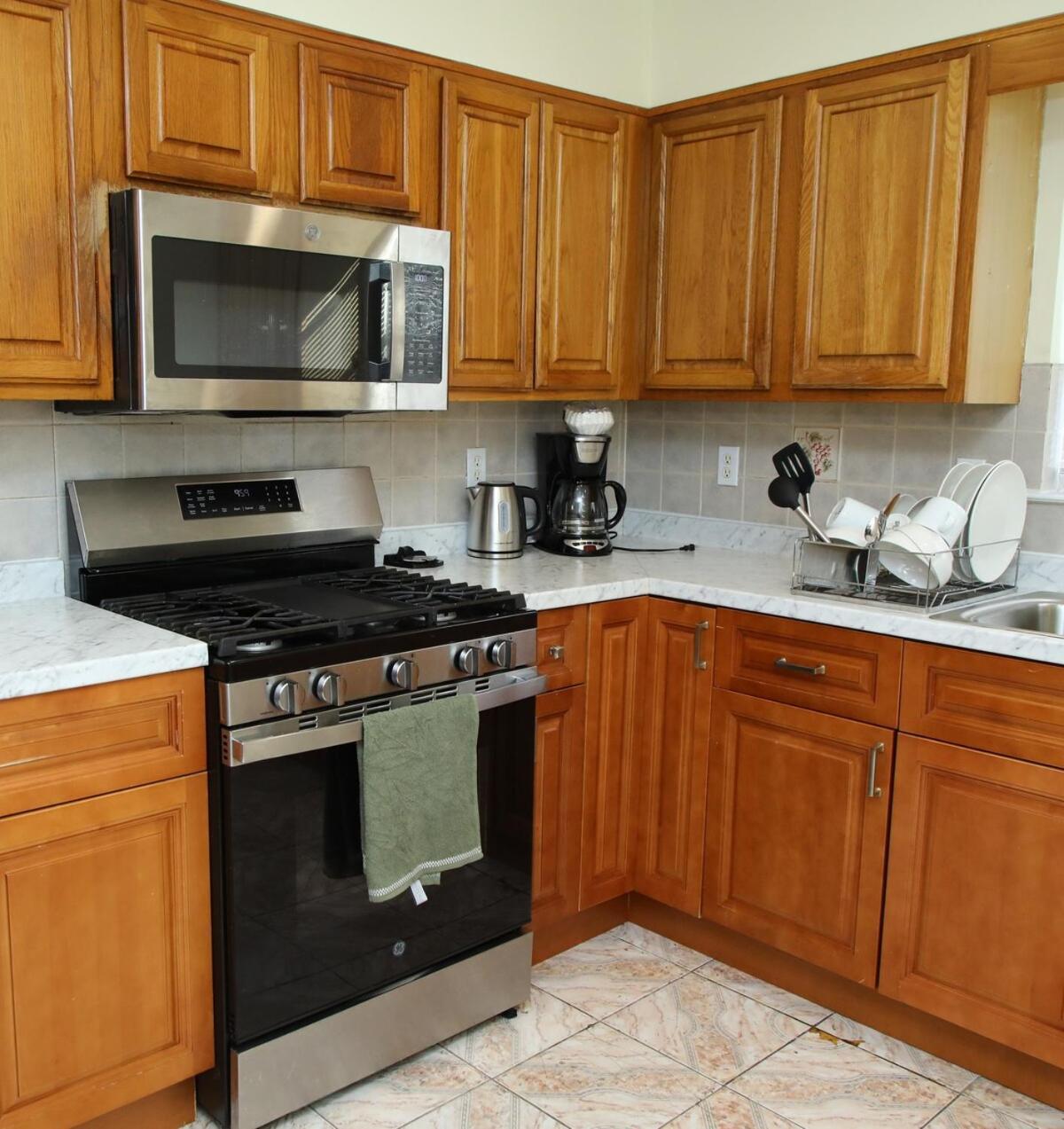 Spacious 3 Bedroom, 15 Min To Ewr Airport And Parks Newark